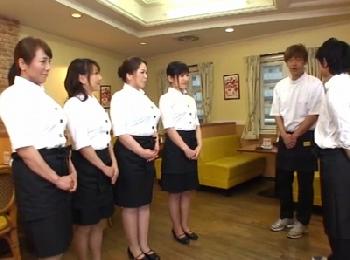 勤め先のパート中年女性が痴女だらけ!!若いペニスを狙ったビッチたちと厨房で性行為