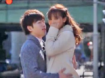 元アイドル三上悠亜が激しすぎるピストンに汗だく絶頂W