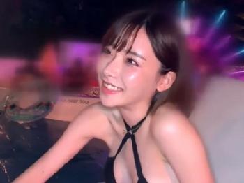 ナイトプールでひと際異彩を放っていた痴女とホテルの一室で色情狂SEX