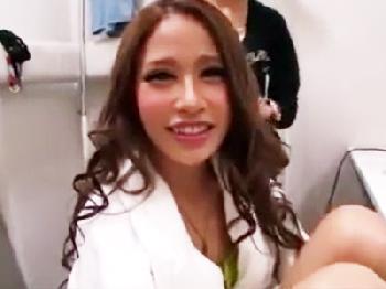 メイク中にいきなり巨根登場→テンション上がってすぐ挿入する黒ギャルW