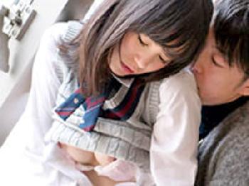 年上彼氏とのセックスに夢中になってビッチ化する清楚な女子校生
