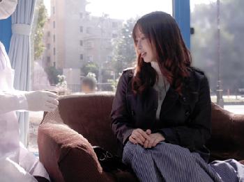 マジックミラー号で元キャビンアテンダントのセレブ人妻が恥じらいながらも大絶頂!!