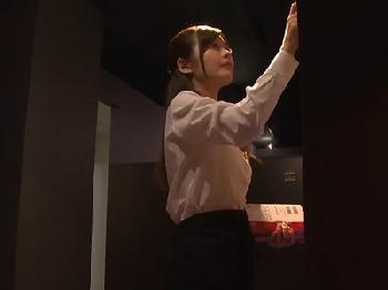 パット見はレズビアンだけど実は女装したオカマと黒髪美少女の性行為