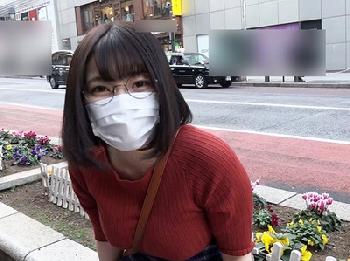 博多からAVのために上京してくれた隠れ巨乳の地味メガネ娘