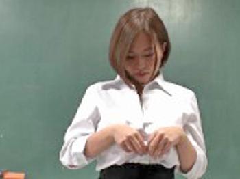 爆乳女教師が用務員の中年男と種付け性交!!