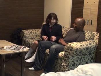 制服姿の童顔女子校生が黒人ペニスで連続昇天→ハメ撮り映像流出