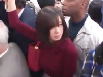 黒人に拉致られて巨根ねじ込まれ号泣する童顔娘