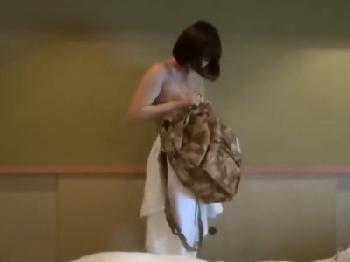 ガチ素人との個人撮影が流出→バレーボール部のユニフォームに着替えさせてコスプレ本番ハメ撮り