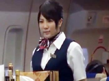 大きなバストのキャビンアテンダントを死角へと追い込み否応なしに性的暴行膣内射精!!