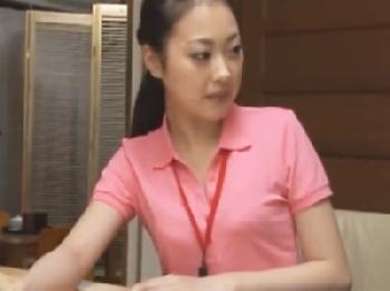 とても綺麗な介護士の乳房の谷間にムラっときて性暴行敢行W