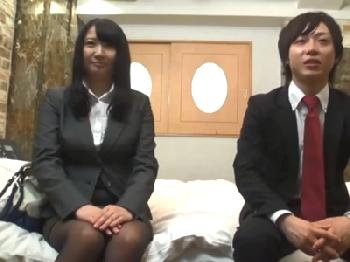 お金の誘惑に負けラブホテルで一線を越えてしまう同じ職場で働く2人W