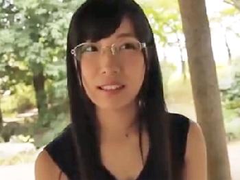 黒髪眼鏡女子の手コキと生尺に耐えれず精液大量噴射W