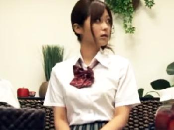 巨乳女女子校生妹が姉の夫のオナニーを目撃!!興奮してしまいバレないように近親寝取られ性交