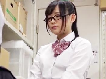 万引きで捕まえた女子校生に口止めとして性行為を要望!!他の店員も交えて中出し輪姦婦女暴行!!