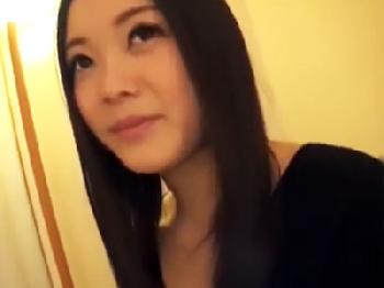 清楚系スレンダーお姉さんが軟派男に流されてホテルですんなりハメ撮りW