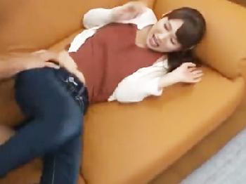 寝込みを襲われ抵抗虚しく玄関で犯される綺麗な人妻