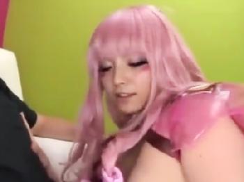 シャワールームの激狭空間でパイズリしてくれる水着ボインお姉さん