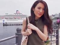 性的欲望が暴走寸前な素人人妻が昼間からホテルで他人棒に喘ぎまくりW