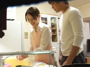 とても綺麗な家政婦さんがムラっときた雇い主にゴムなし凌辱される一部始終