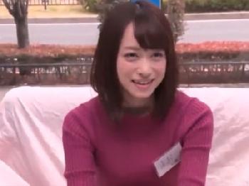 小顔で可愛いアイドル級美少女がマジックミラー号での流れに逆らえずに挿入