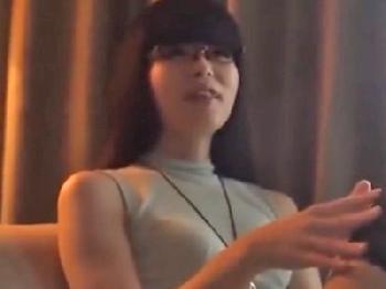 猥褻そうなメガネお姉さんをホテルに連れ込みアブノーマルな中出しアナル性交