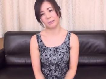 経験豊富な四十路マダムが若肉棒にムラっときてフェラチオご奉仕