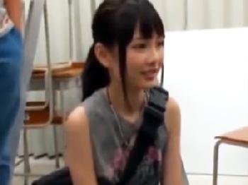 秘密の弱みを掴まれた貧乳ベビーフェイス美少女が口内性交を強要されて不本意ながらお口でご奉仕