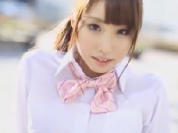 清楚な雰囲気のあるお姉さんが巨根で弱点の女性器の最奥をハードピストンされて恍惚絶頂