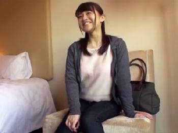 屈託のない笑顔でハメ撮り許容してくれる神対応美女と親密な性行為!!