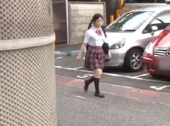 気になる女子校生を尾行!!バス内で抵抗できなくなった所をすかさずガチ婦女暴行!!