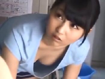 母から虐待を受ける童顔娘にムラっときた非道な父親が寝込みを襲って中出し肉親禁忌性交