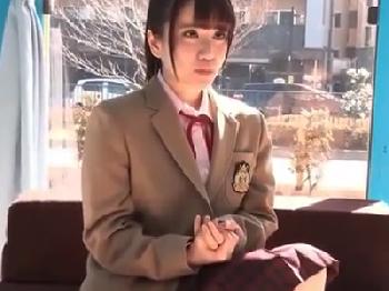 童顔なのに巨乳のギャップ女子校生を言葉巧みに脱がせてゴム無しSEX!!