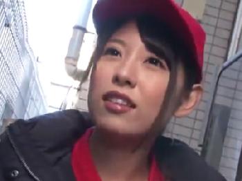 宅配ピザ注文したら可愛いデリバリースタッフが来たので玄関で凌辱W