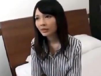 早稲田大学前でナンパした素人女子大生にきわどいマッサージ依頼→ヌルっとゴムなし挿入腟内射精