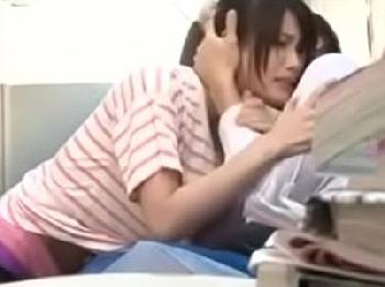 ゴミ出し中の人妻は無防備なのでその場で性行為です