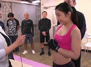 護身術には自信があった…幼いころから護身術のレッスンを受け講師をしてる強女子が複数の男たちに襲い掛かられW