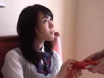 色白で透明感のある美少女女子校生が憧れの男性とのディープ性交で興奮し恍惚イキ