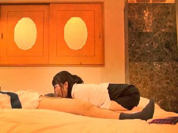 同じ会社の男女にあんまり摩擦すると破れるゴムを渡して盗撮ドッキリ