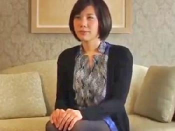 妙薬入りのお茶を飲まされマッサージ師に性感帯を刺激され感じまくるムチッとした刺激的なカラダの娘