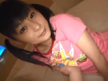 童顔娘にコンドーム非装着で挿入→女性器の最奥にたっぷり精液を流し込む!!