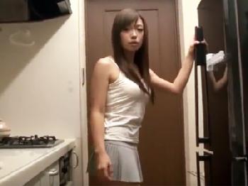 キッチンでギャルお姉ちゃんへ性的暴行!!