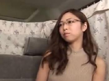 眼鏡の似合う品行方正な清楚人妻が膣射交尾されてあっけなく寝取られ堕ち