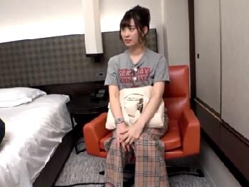 歌舞伎町の飲み屋でバイトする女子大生3年生をナンパ!!即顔面射精交尾