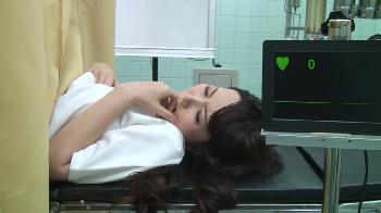 猥褻そうなスレンダー女性会社員が産婦人科で股間の穴に直接射精される一部始終盗撮映像