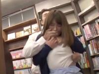 本屋で痴漢され大量に潮を吹きながら性的頂点に達する巨乳娘達
