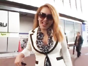 淫猥すぎる変態熟女が野外青姦プレイで白目を剥いて絶頂アクメ