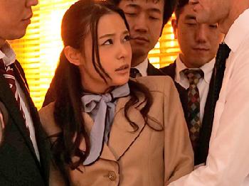 社長に見初められたことを嫉妬されて社内の性玩具に落ちる女性会社員