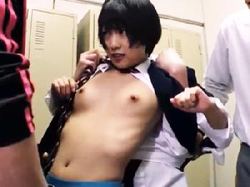 男装して男子校に潜入してた美少女がクラスメイトに女だとバレて性的凌辱される