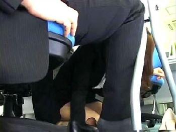 スラリと伸びた美脚美女会社員と足コキセックス!!会社内で声を押し殺しながらイク!!