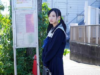 内気そうな女子校生に痴漢→バレないと思ったら逆に誘われて馬なり中出し発射